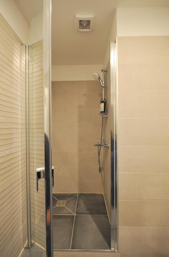 Central Comfort At Hanzas Residence, Stay Near Cafes, Bars, Museums & Esplanade Рига Екстер'єр фото
