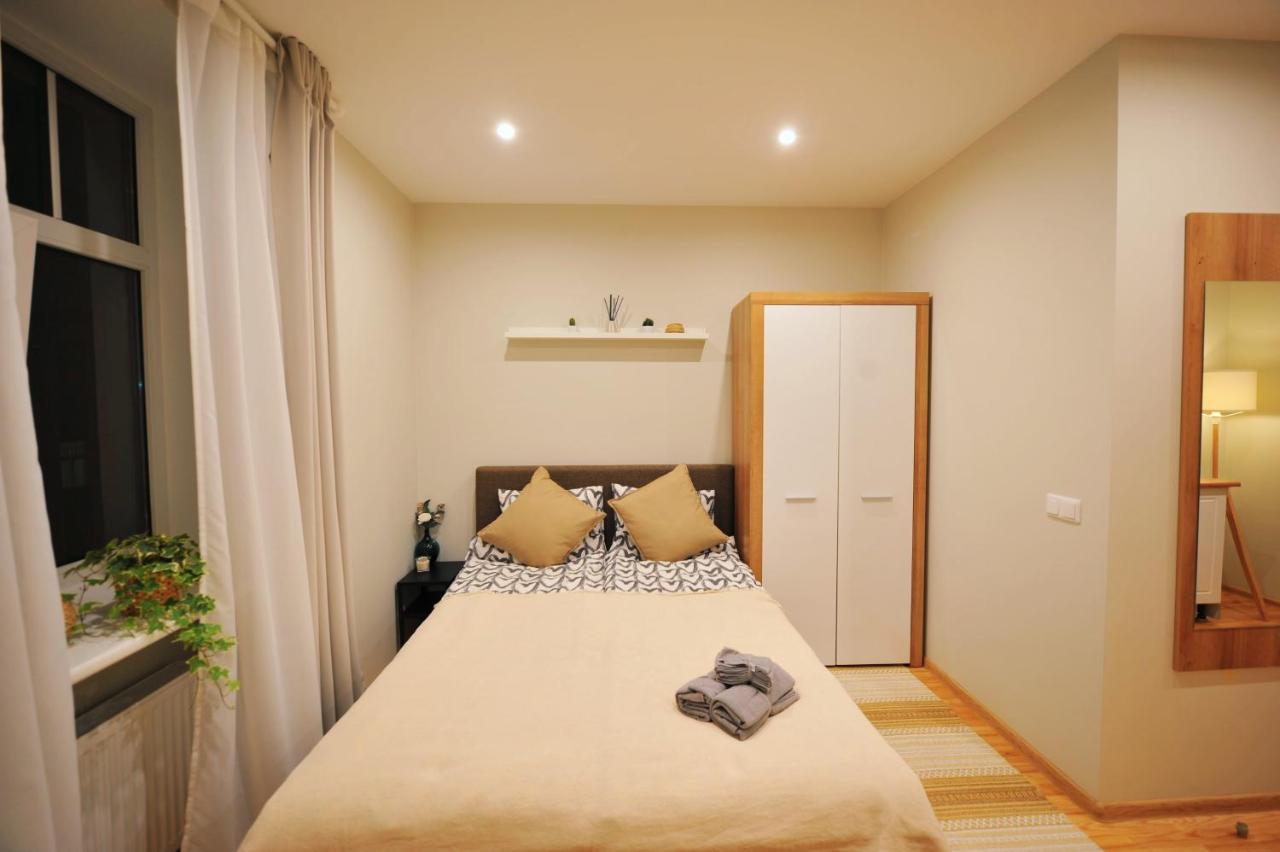 Central Comfort At Hanzas Residence, Stay Near Cafes, Bars, Museums & Esplanade Рига Екстер'єр фото