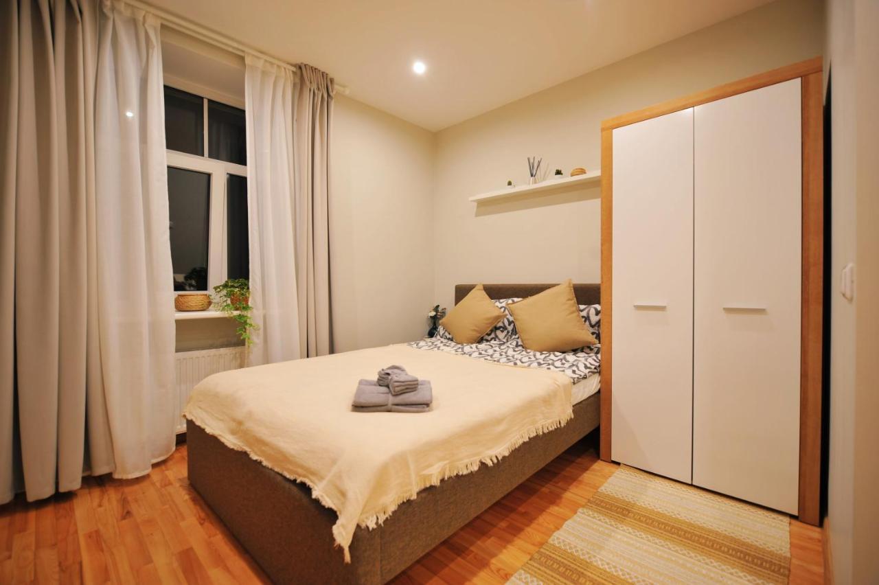 Central Comfort At Hanzas Residence, Stay Near Cafes, Bars, Museums & Esplanade Рига Екстер'єр фото